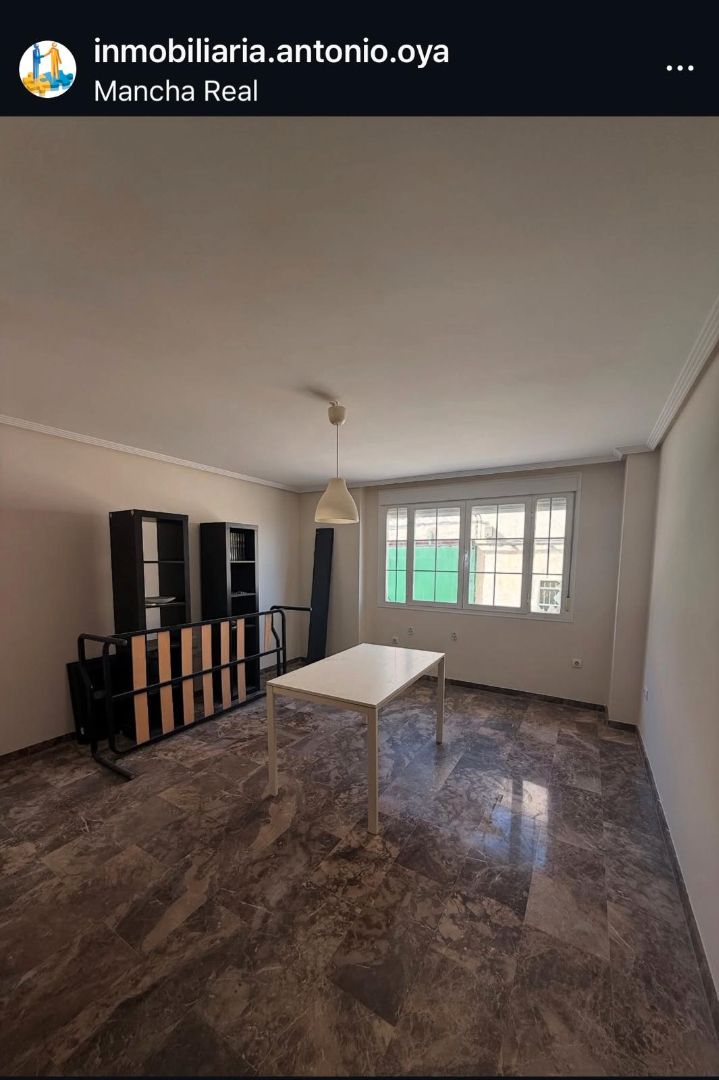 Wohnung zum Verkauf in Mancha Real mit Abstellraum und Gemeinschaftspool