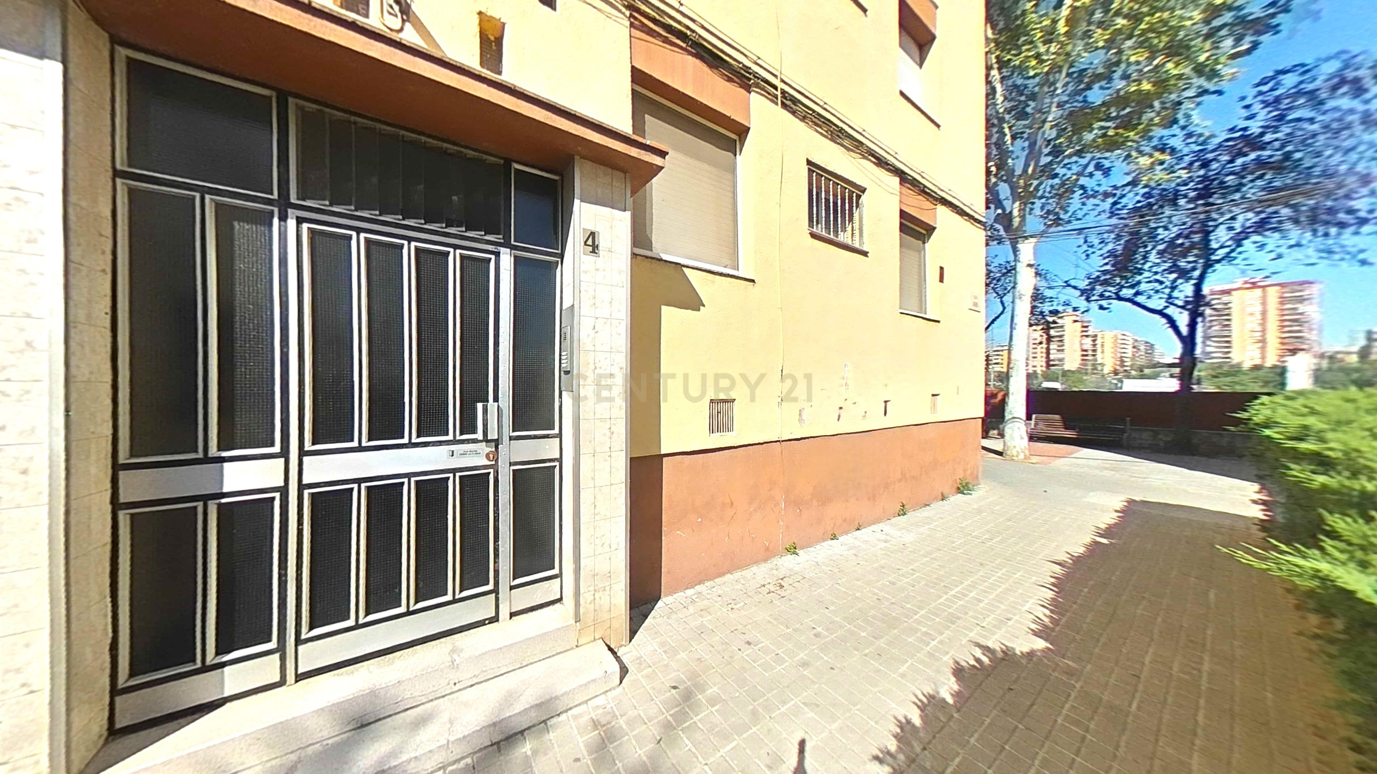 Exterior view of Apartment for sale in Sabadell