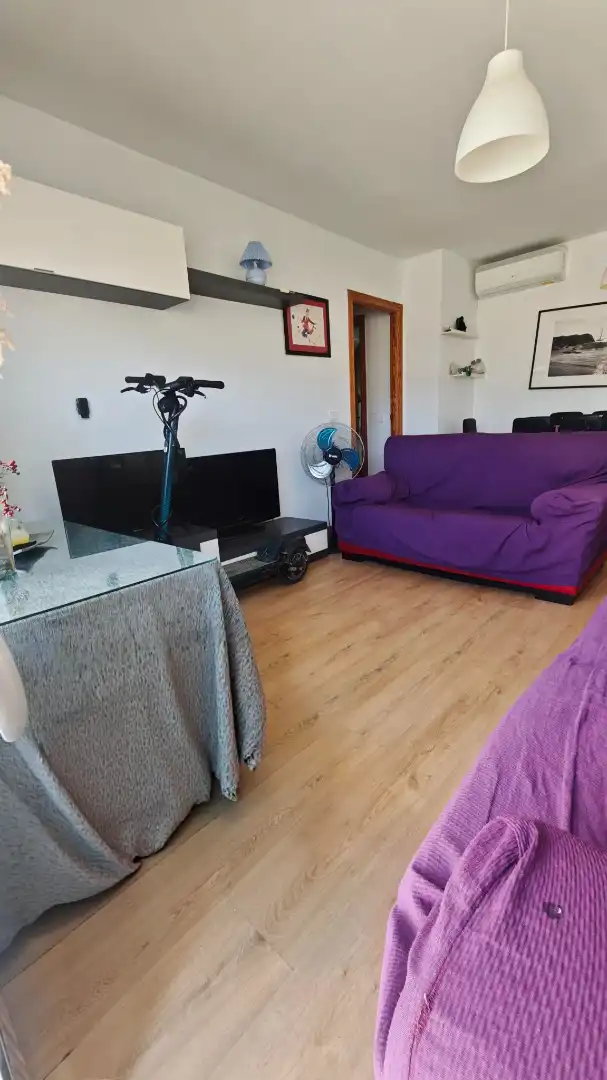 Sala d'estar de Pis en venda en Roquetas de Mar amb Moblat i Balcó