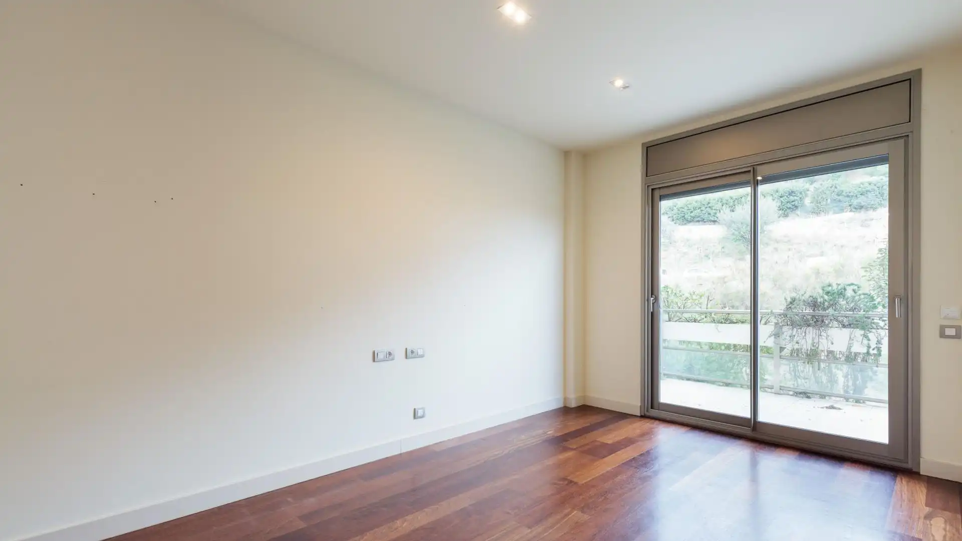 Flat for rent in Barcelona  with Private garden, Parquet flooring and Terrace