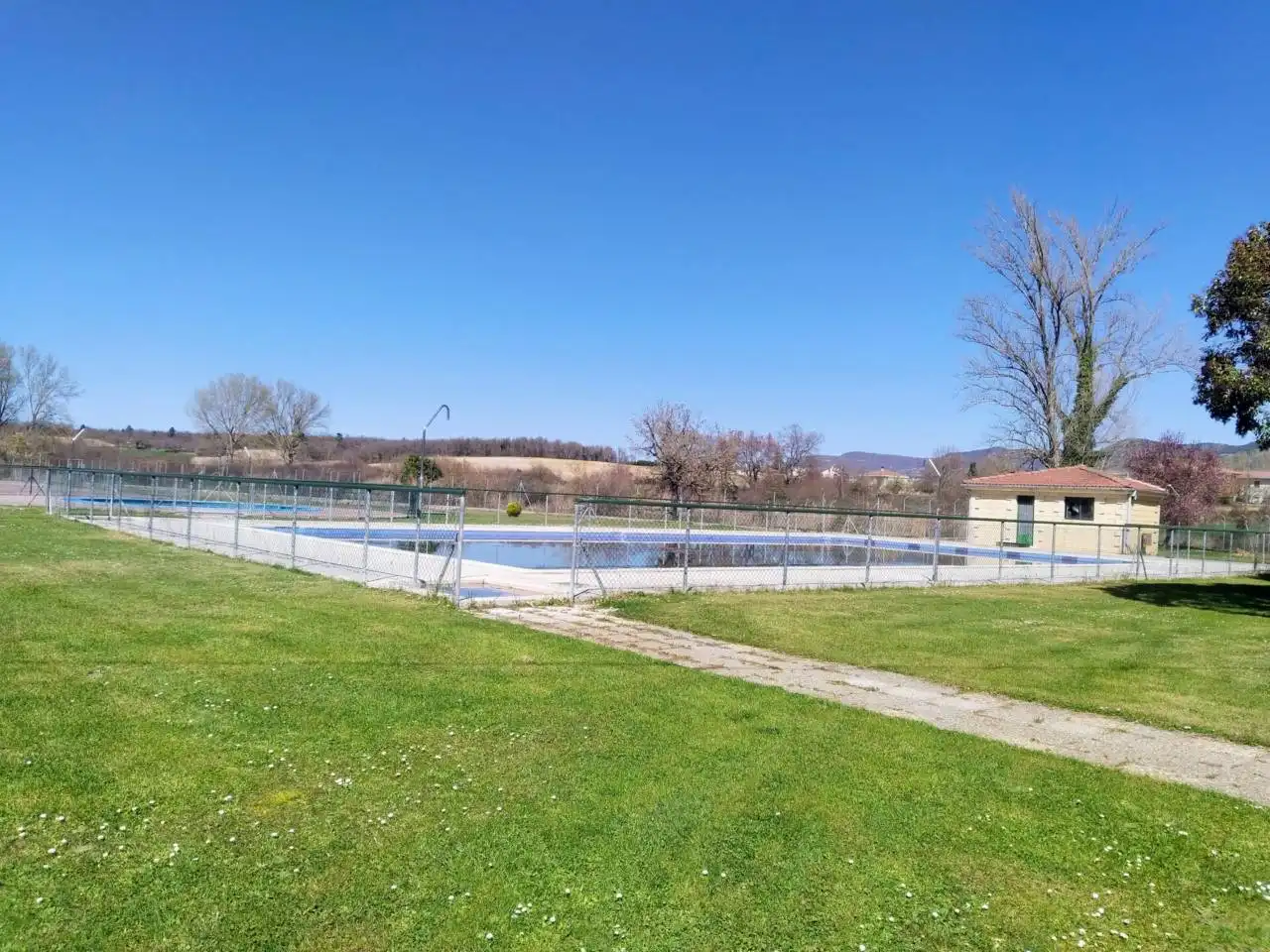 Schwimmbecken von Wohnung zum Verkauf in Merindad de Cuesta-Urria mit Heizung, Abstellraum und Möbliert