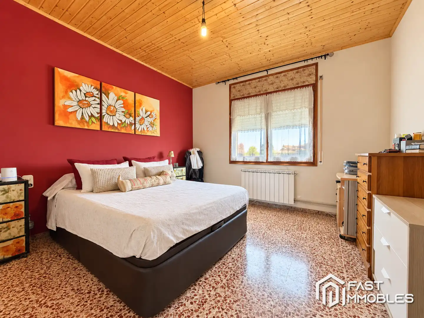 Habitación de Casa adosada en venta en Ponent