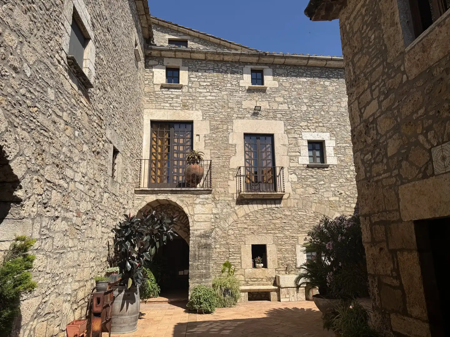 Vista exterior de Finca rústica en venda en Banyoles amb Calefacció, Terrassa i Traster