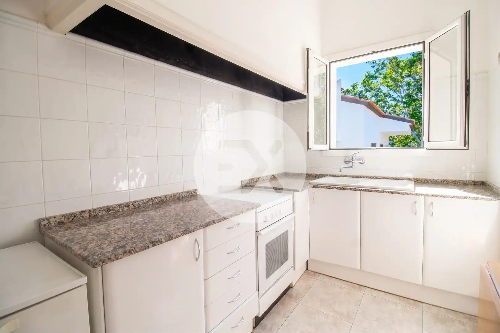 Cuina de Casa o xalet en venda en Castelldefels amb Jardí privat i Terrassa
