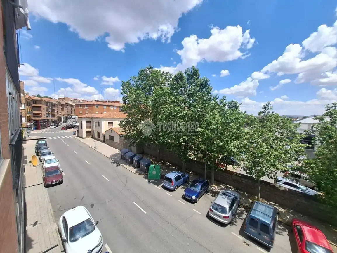 Vista exterior de Pis en venda en Ávila