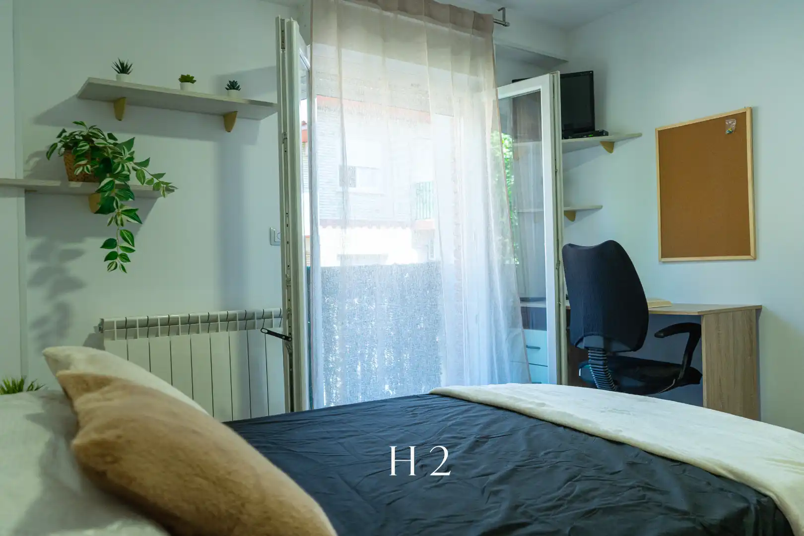 Bedroom of Flat for share in Zaragoza  with Air Conditioner, Heating and Private garden