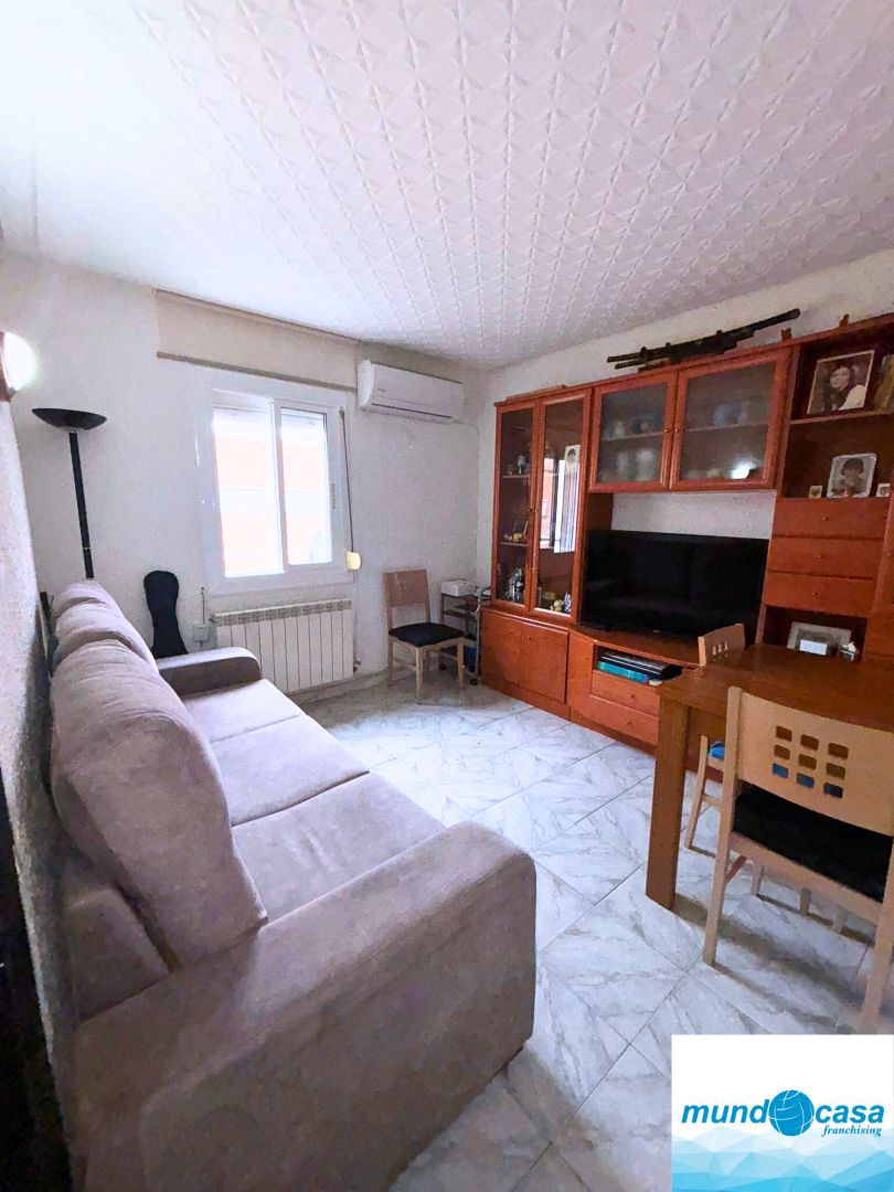 Sala d'estar de Pis en venda en  Zaragoza Capital amb Aire condicionat, Calefacció i Moblat