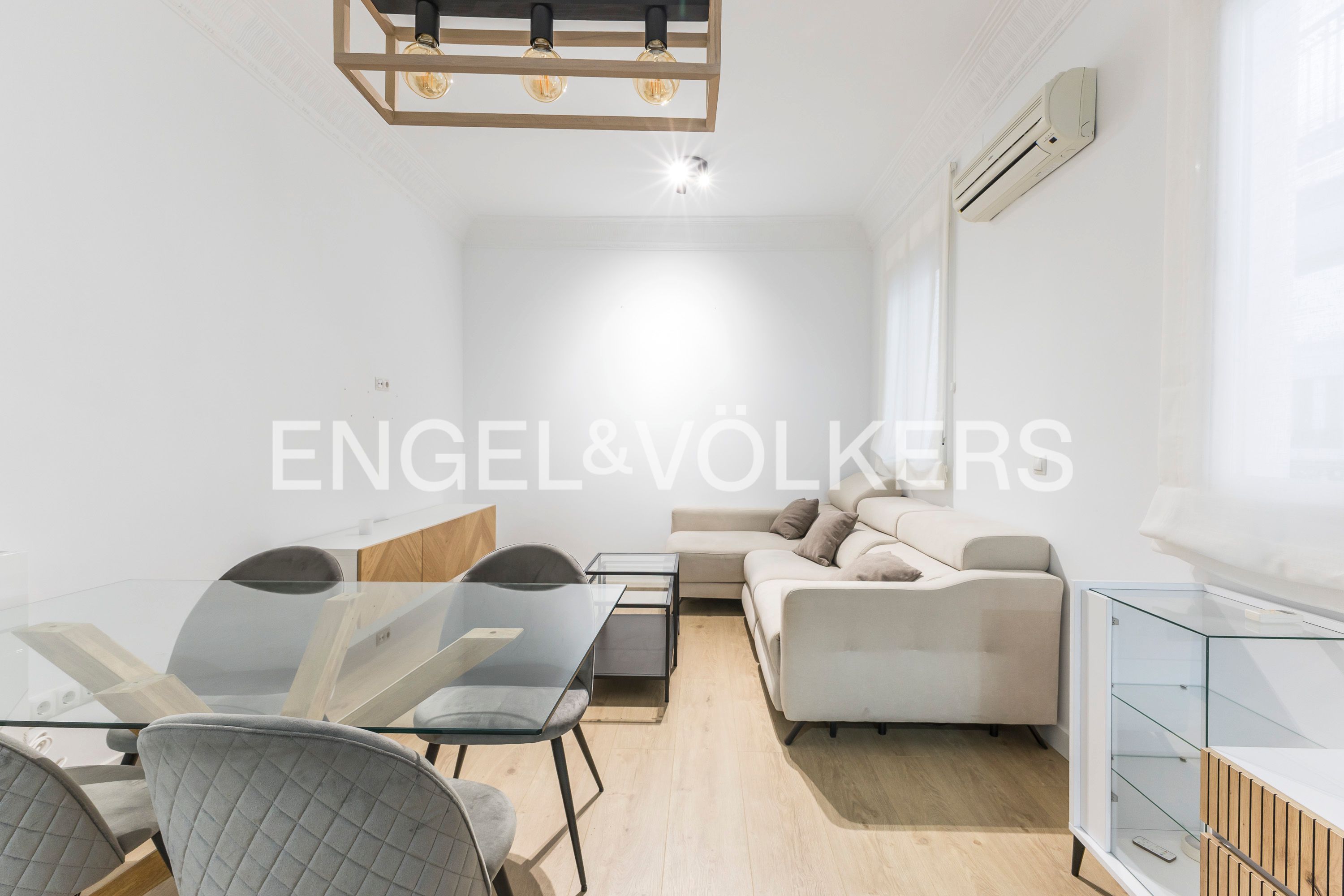 Living room of Apartment for sale in  Madrid Capital  with Air Conditioner, Heating and Furnished