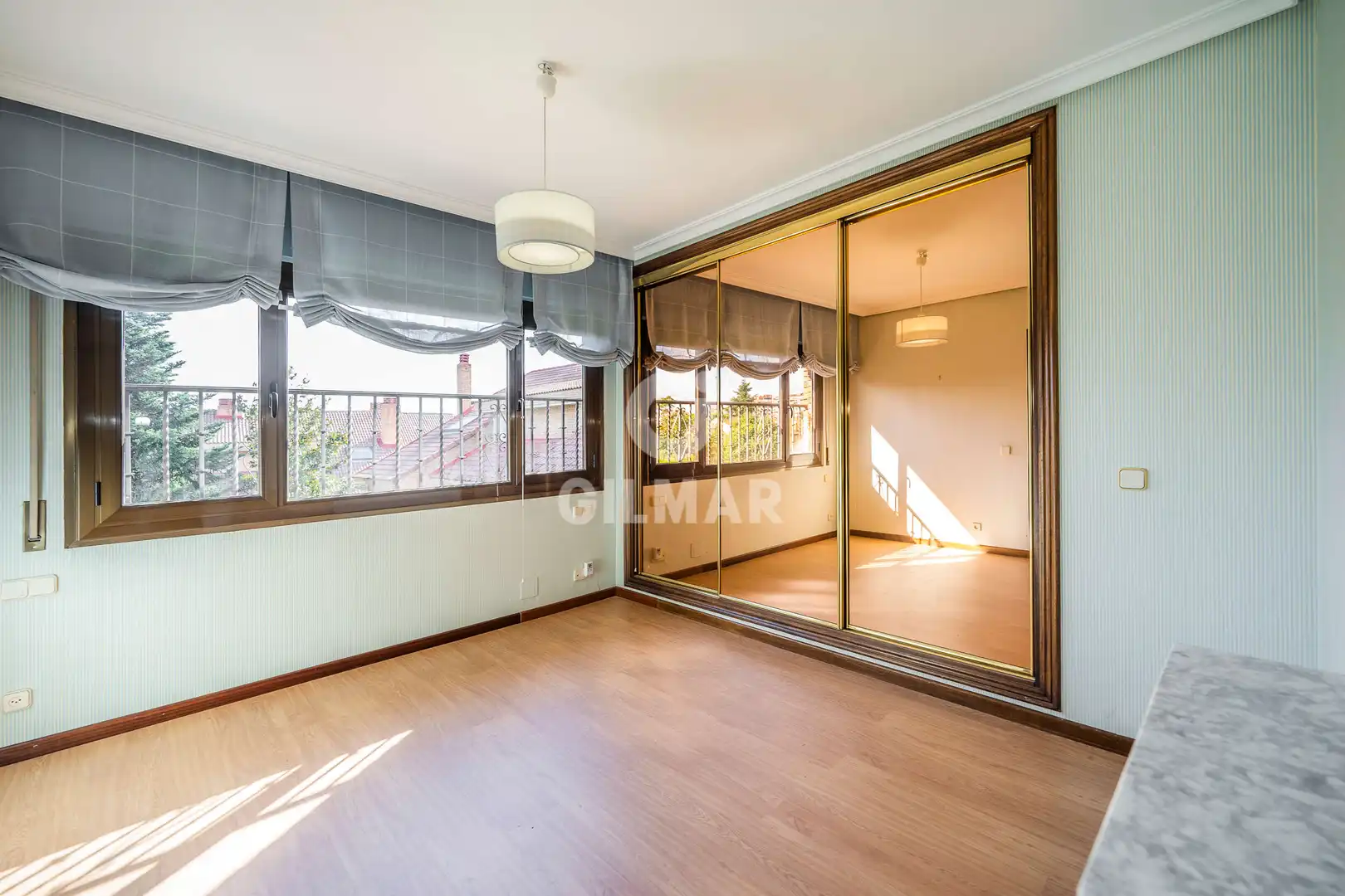 Dormitori de Casa adosada en venda en Madrid amb Calefacció, Jardí privat i Piscina