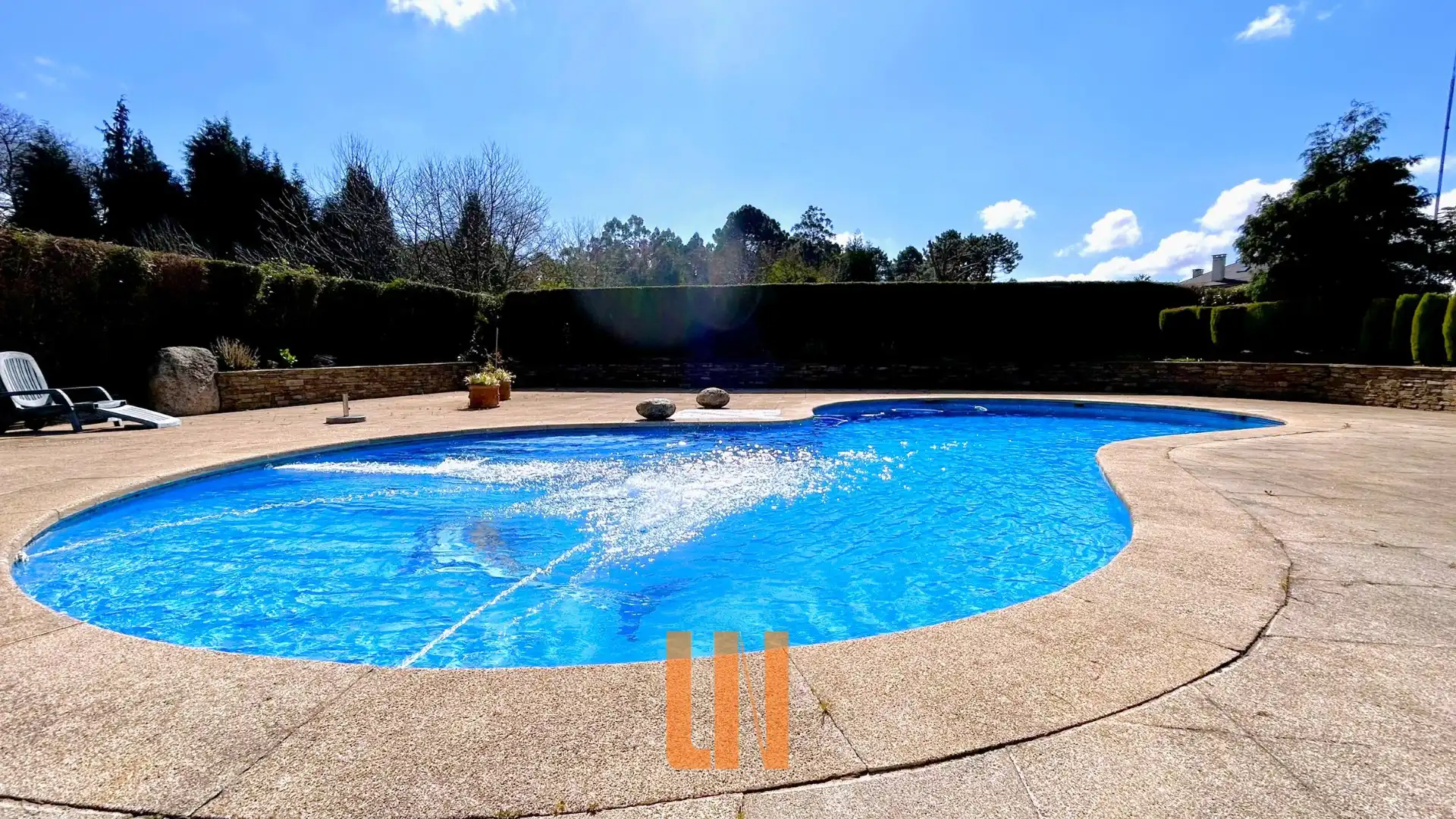Piscina de Casa o xalet en venda en Oleiros amb Calefacció, Jardí privat i Parquet