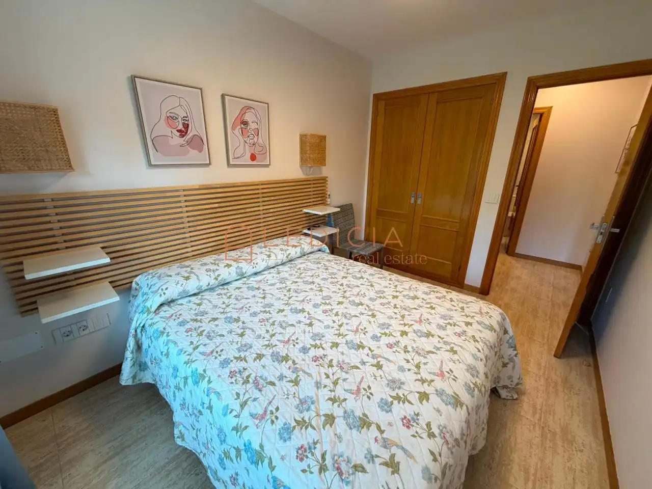 Schlafzimmer von Wohnung zur Miete in Vigo  mit Heizung, Abstellraum und Möbliert