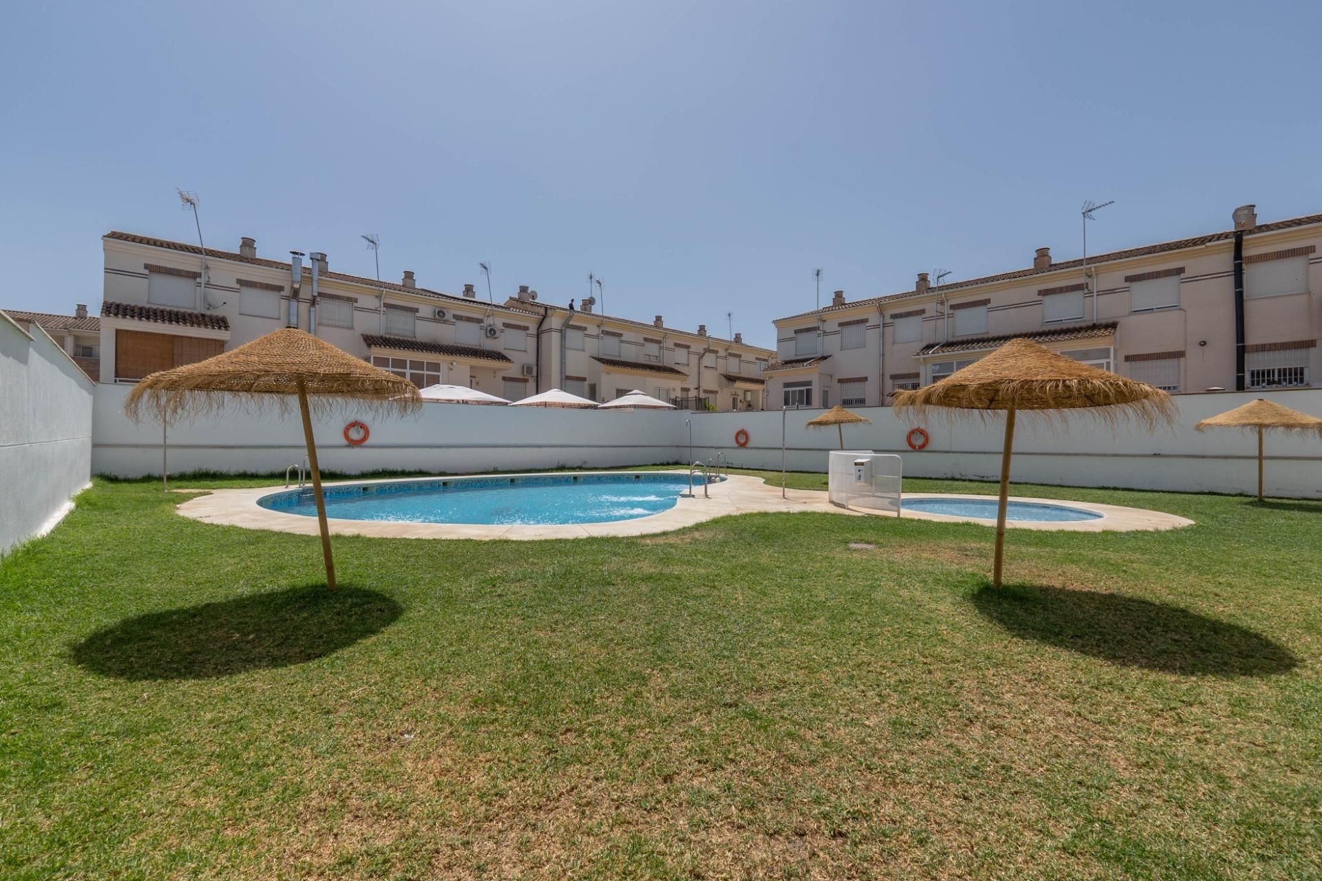 Jardí de Casa adosada en venda en Vegas del Genil amb Aire condicionat i Piscina comunitària