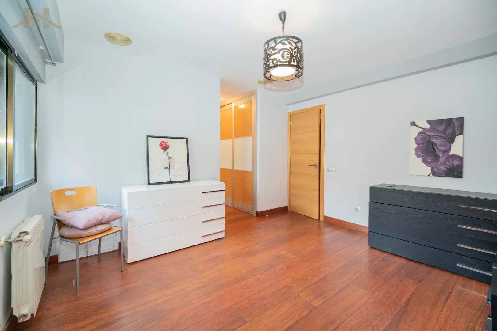 Habitación de Casa adosada en venta en Alcobendas con Aire acondicionado, Calefacción y Jardín privado