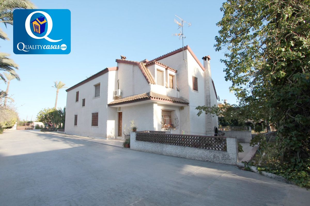 Vista exterior de Casa o xalet en venda en Elche / Elx amb Aire condicionat i Terrassa