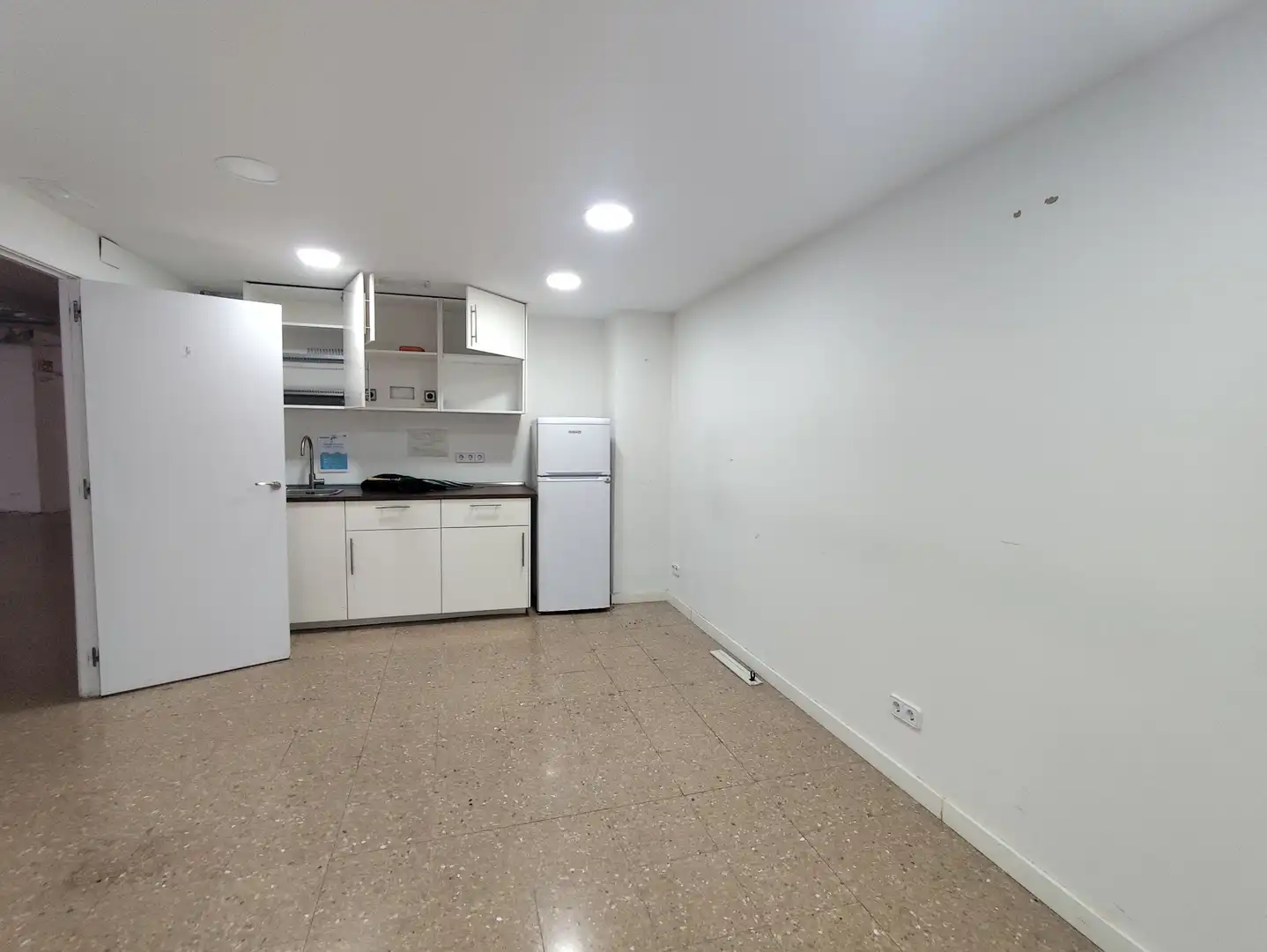 Büro zur Miete in Barcelona mit Klimaanlage und Alarm