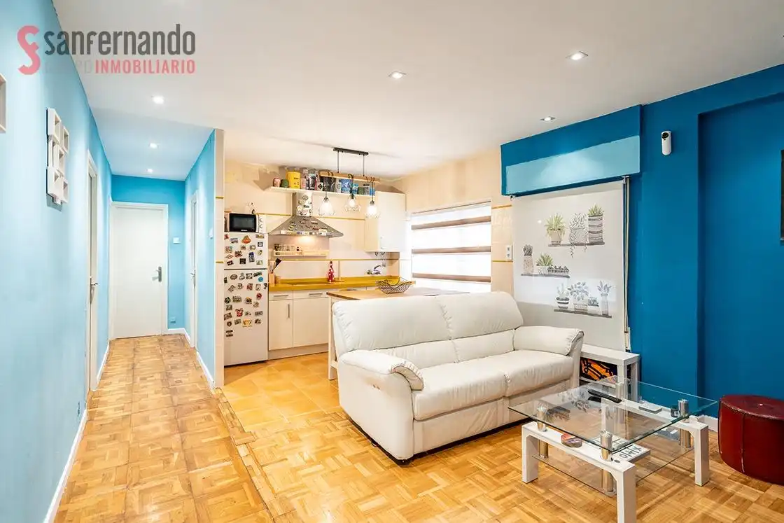 Living room of Flat for sale in Torrelavega   with Parquet flooring, Terrace and Furnished