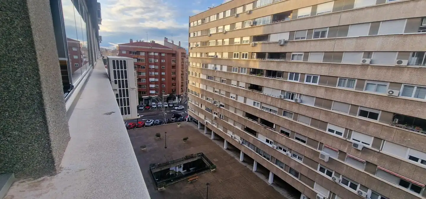 Vista exterior de Piso en venta en Zaragoza con Calefacción, Terraza y Trastero