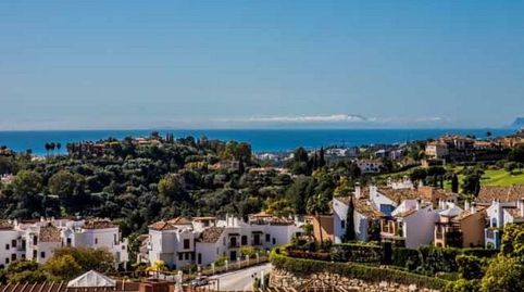 Foto 2 de Apartamento de alquiler en Urbanizacion Reserva Alcuzcuz, Los Arqueros - Puerto del Almendro, Benahavís