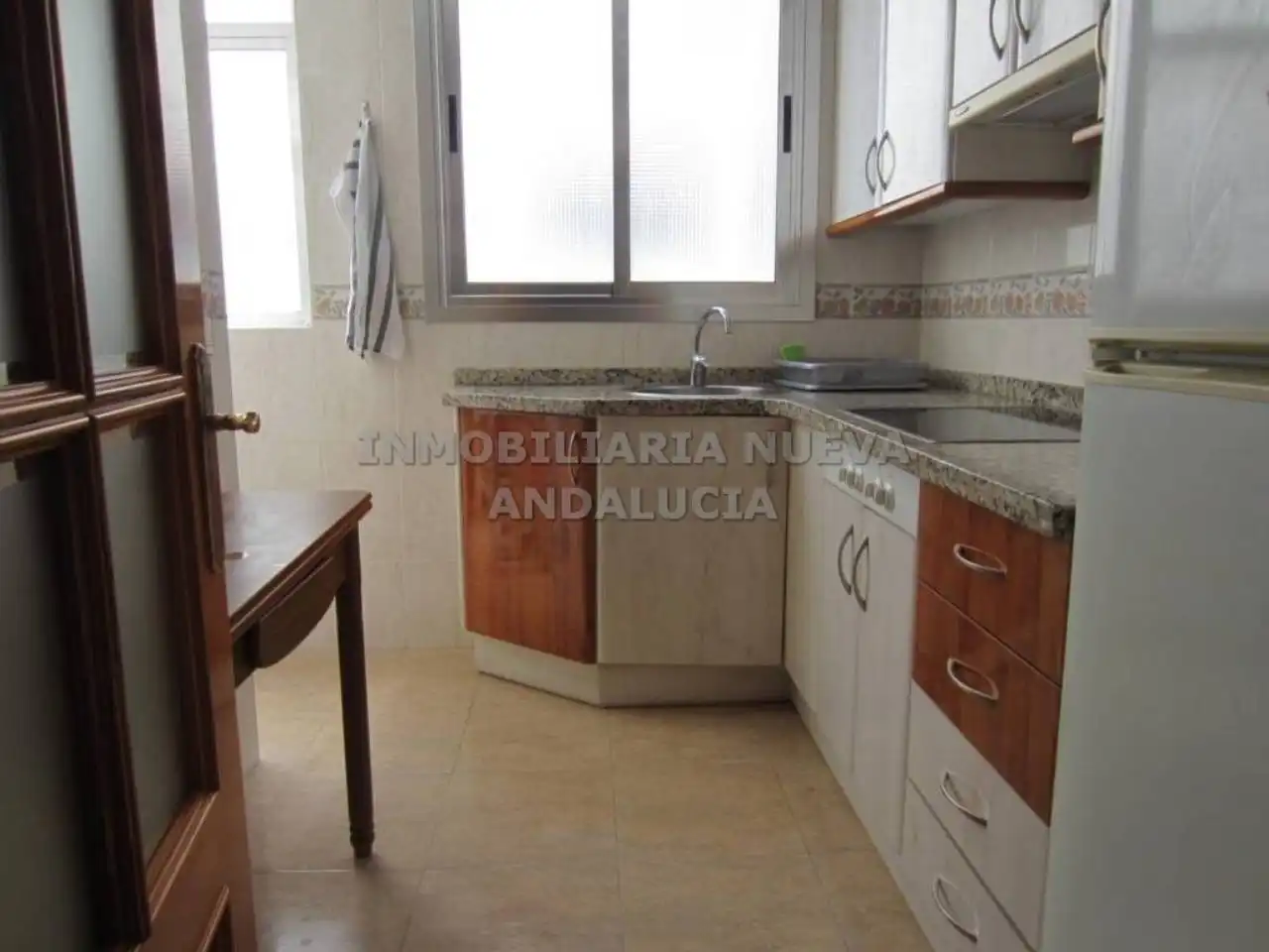Cuina de Pis de lloguer en Almería amb Aire condicionat i Moblat