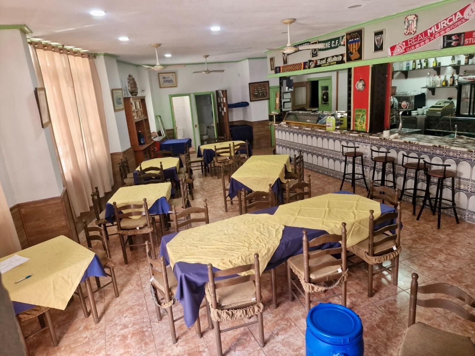 Premises for sale in Torrevieja  with Air Conditioner, Terrace and Furnished