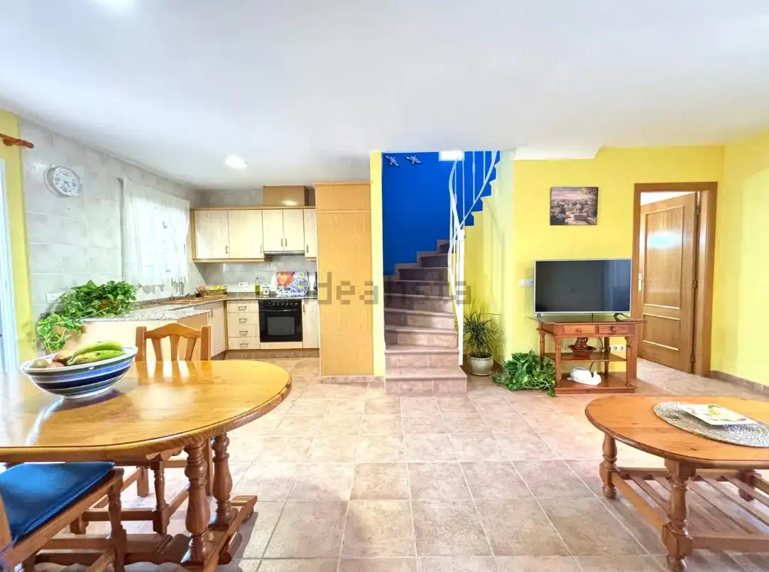 Cocina de Casa adosada en venta en Sagunto / Sagunt con Aire acondicionado, Calefacción y Jardín privado