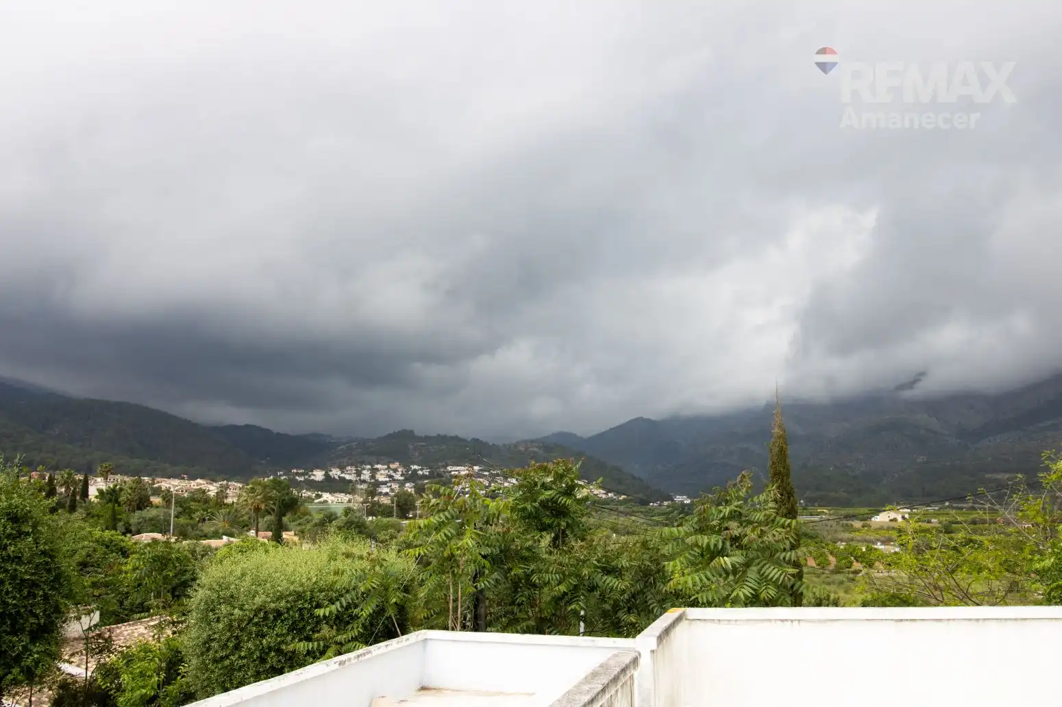 Vista exterior de Casa o xalet en venda en Orba amb Jardí privat, Terrassa i Traster