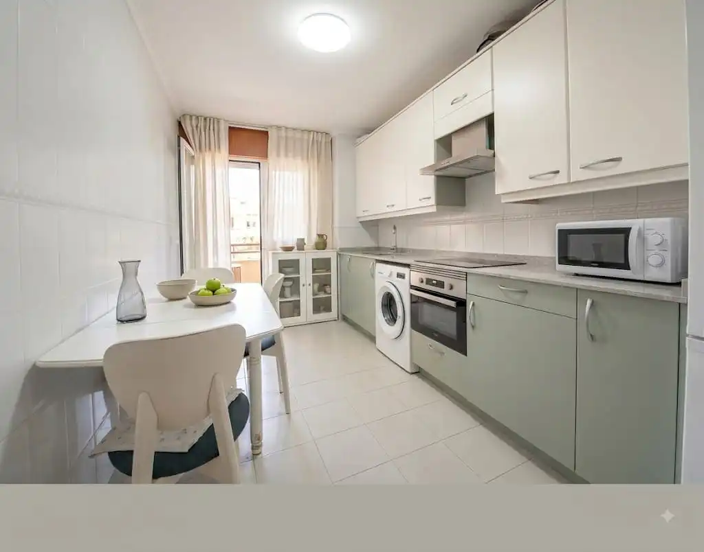 Küche von Wohnung zum Verkauf in Santander mit Heizung, Privatgarten und Terrasse