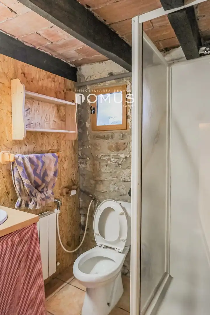 Habitación de Finca rústica en venta en Santa Pau con Calefacción, Parquet y Piscina