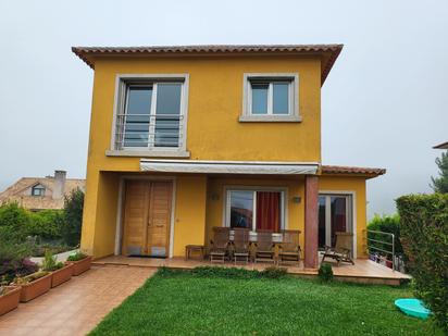 Vista exterior de Casa o xalet en venda en Vigo  amb Terrassa, Piscina i Balcó