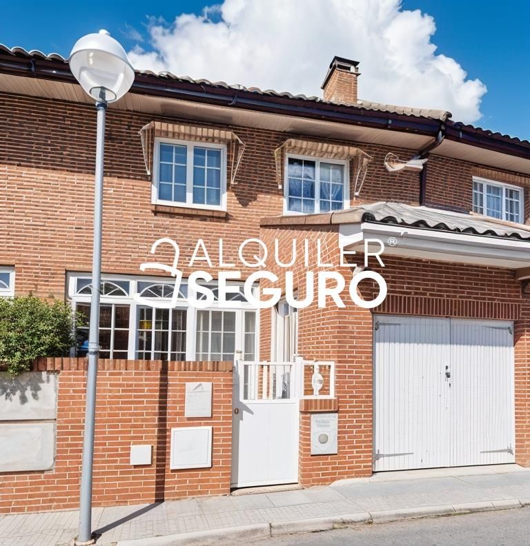 Vista exterior de Casa o chalet de alquiler en Collado Villalba con Calefacción, Terraza y Amueblado
