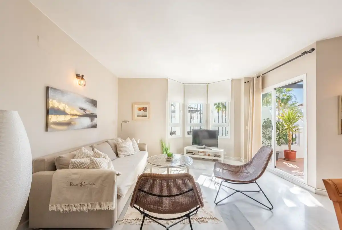 Sala d'estar de Àtic en venda en Marbella amb Aire condicionat, Moblat i Internet