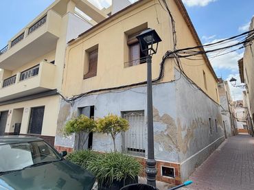 Terrenos y solares en venta en Calle SANTA BARBARA 8