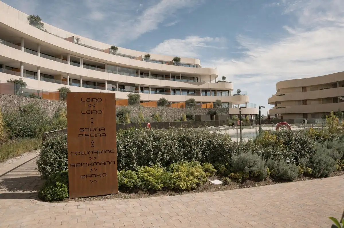 Außenansicht von Erdgeschoss zum Verkauf in Fuengirola mit Terrasse und Abstellraum