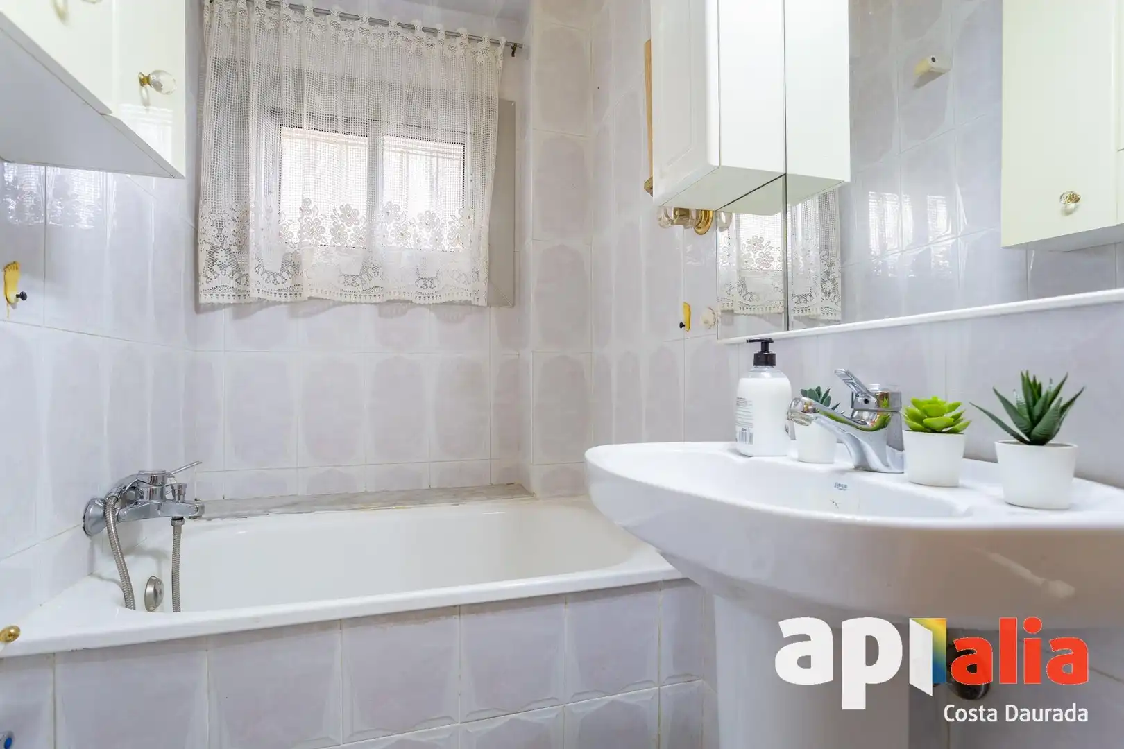 Baño de Apartamento en venta en Salou con Aire acondicionado, Terraza y Amueblado