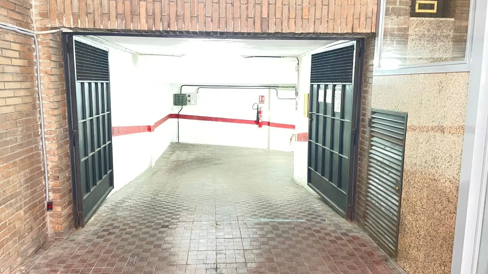 Garatge de lloguer a Calle de Juan Duque, Imperial