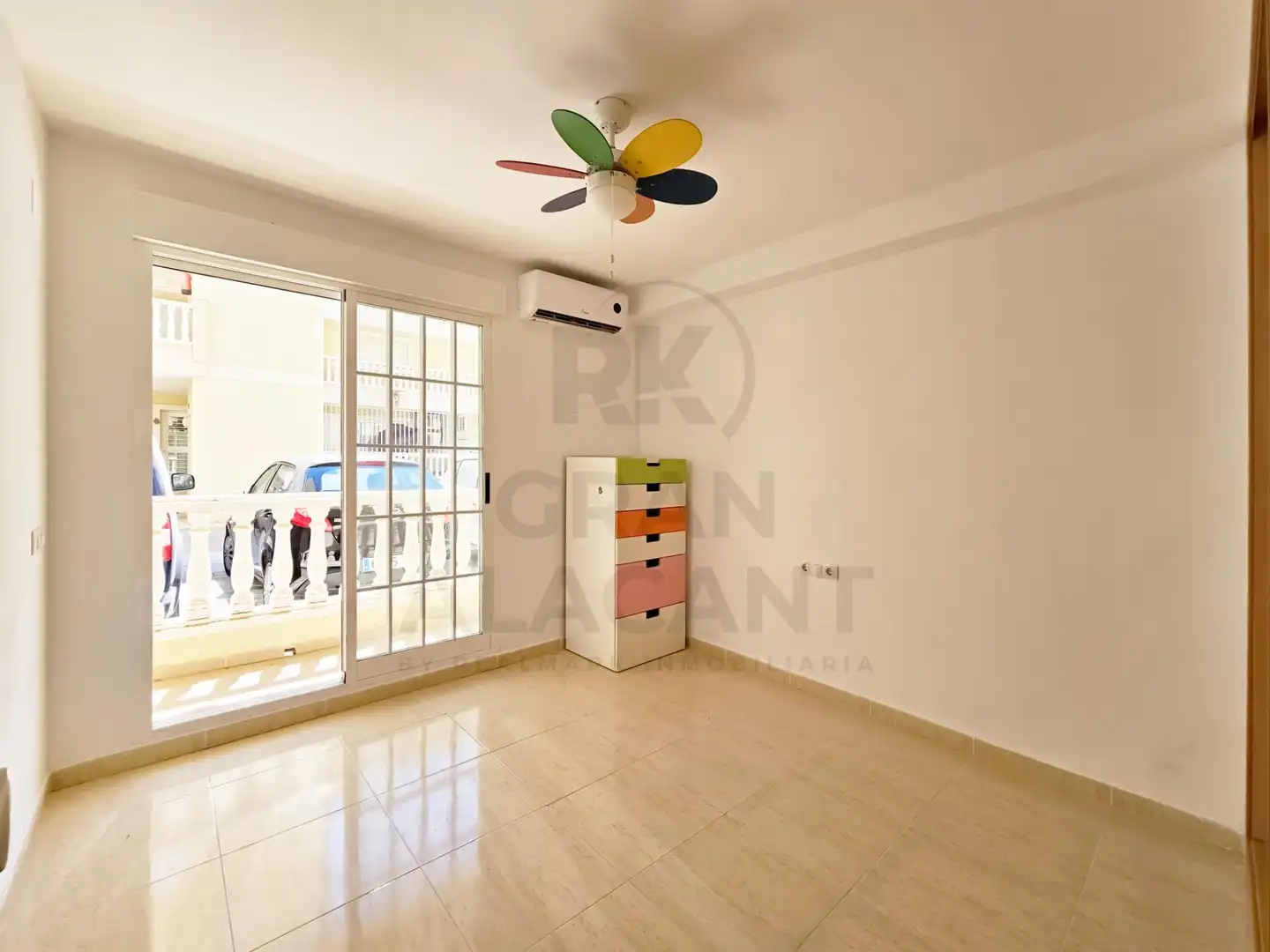 Habitación de Planta baja en venta en Santa Pola con Aire acondicionado, Calefacción y Jardín privado