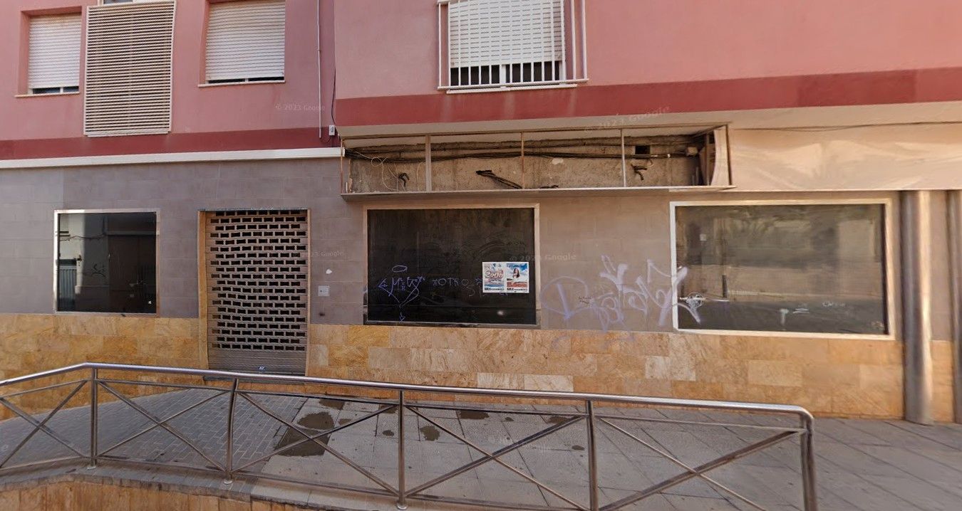 Vista exterior de Local en venda en Lorca