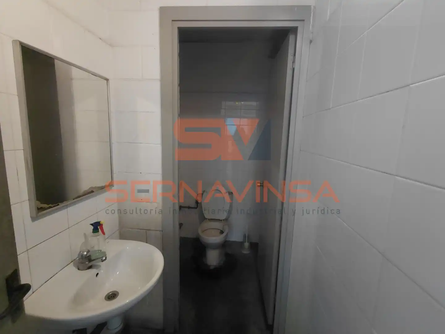 Baño de Nave industrial de alquiler en Santa Perpètua de Mogoda con Calefacción