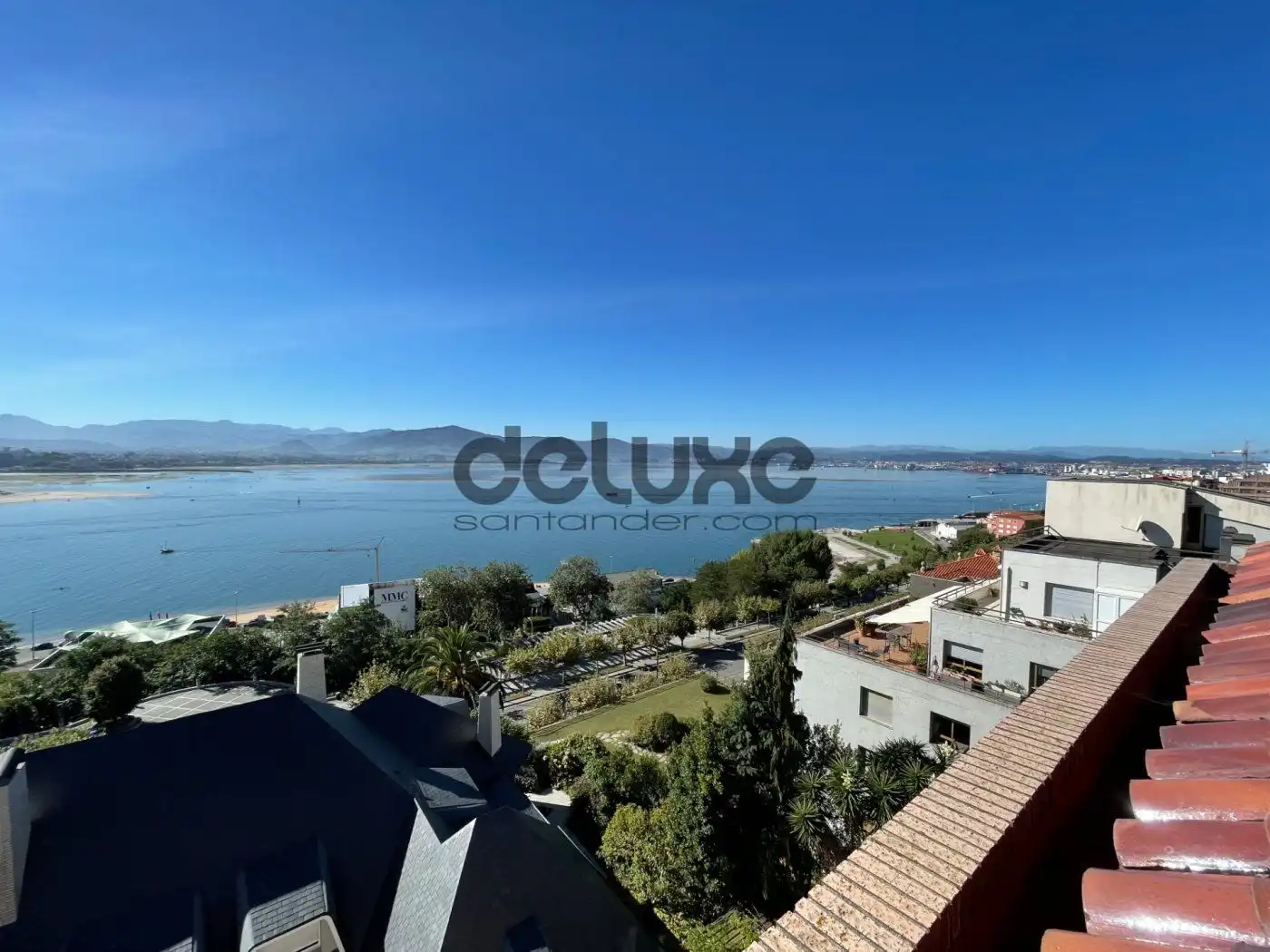 Vista exterior de Ático en venta en Santander con Calefacción y Terraza