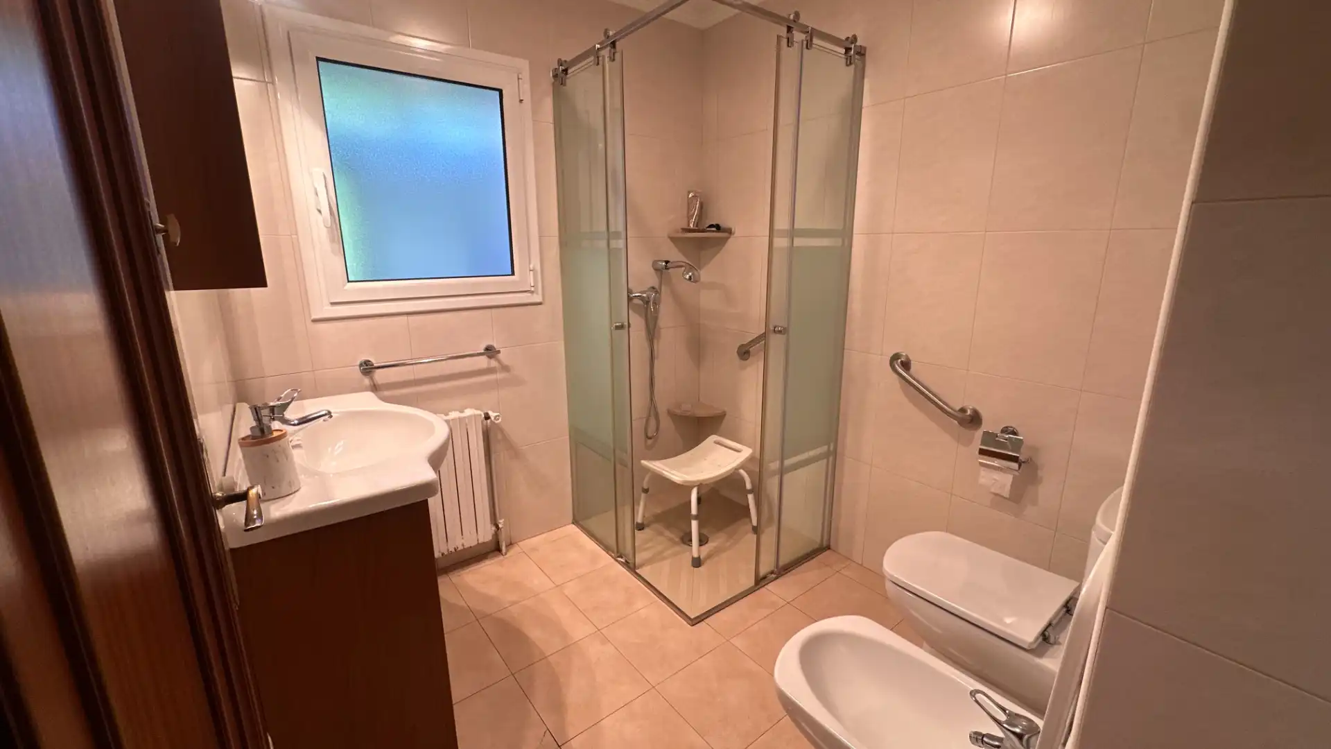 Baño de Casa adosada en venta en Castellfollit de la Roca con Calefacción, Jardín privado y Terraza