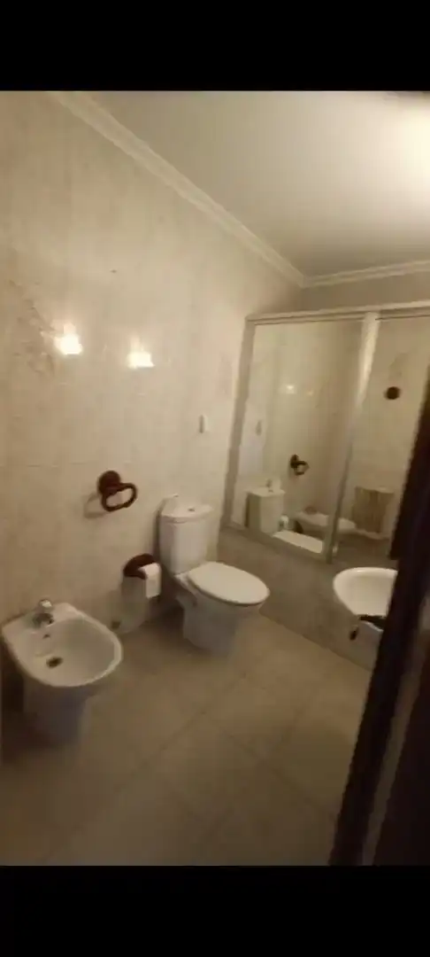 Bathroom of Houses for share in Madrid  with Parquet flooring, Washing machine and Microwave