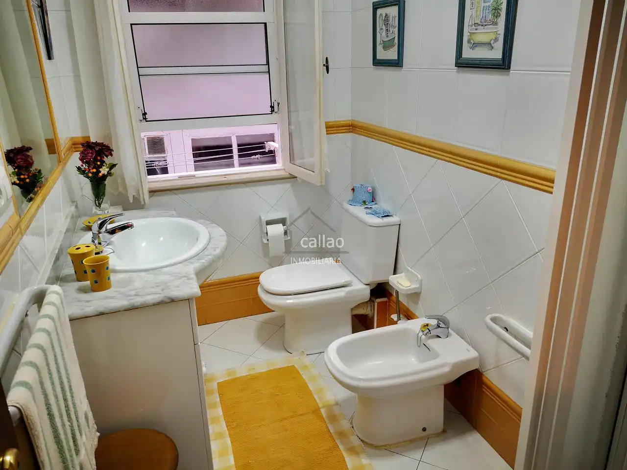 Bathroom of Flat for rent in Ferrol  with Heating, Parquet flooring and Storage room