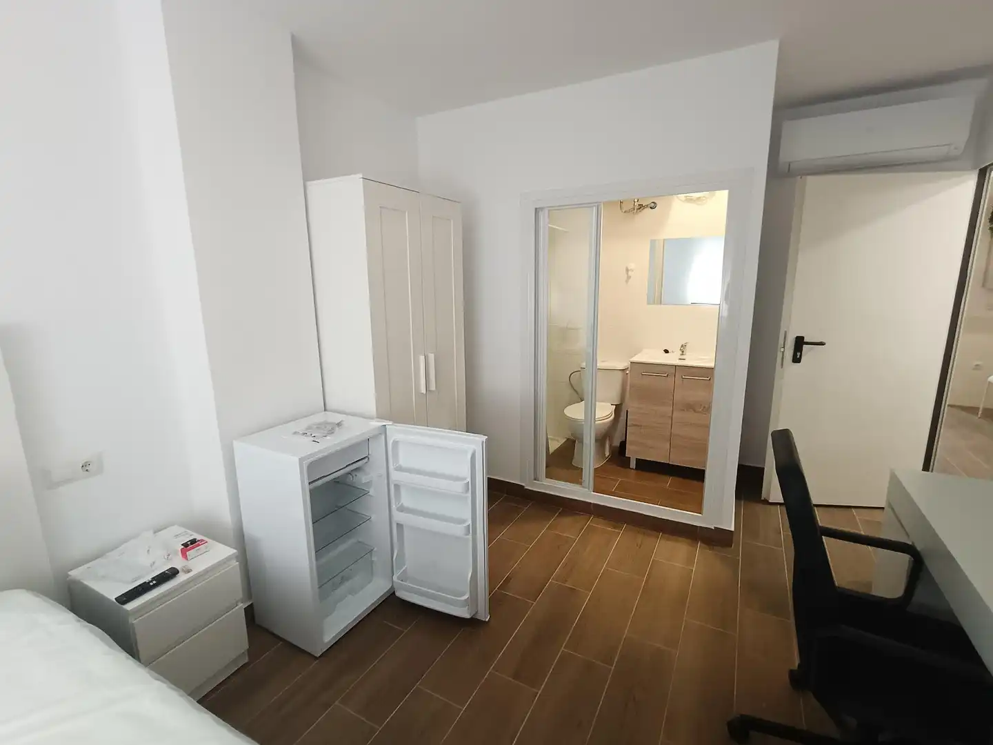 Bedroom of Flat for share in Teruel  with Air Conditioner, Heating and Furnished