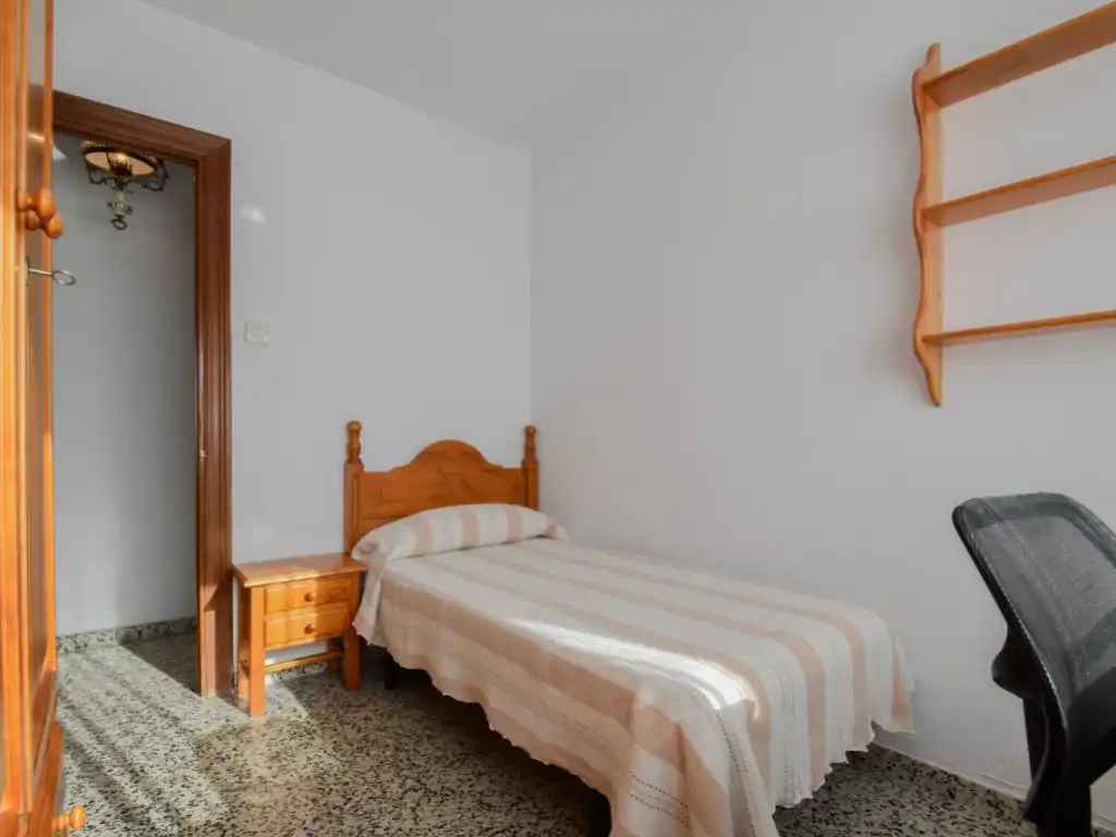 Schlafzimmer von Wohnung zur Miete in Granada mit Möbliert