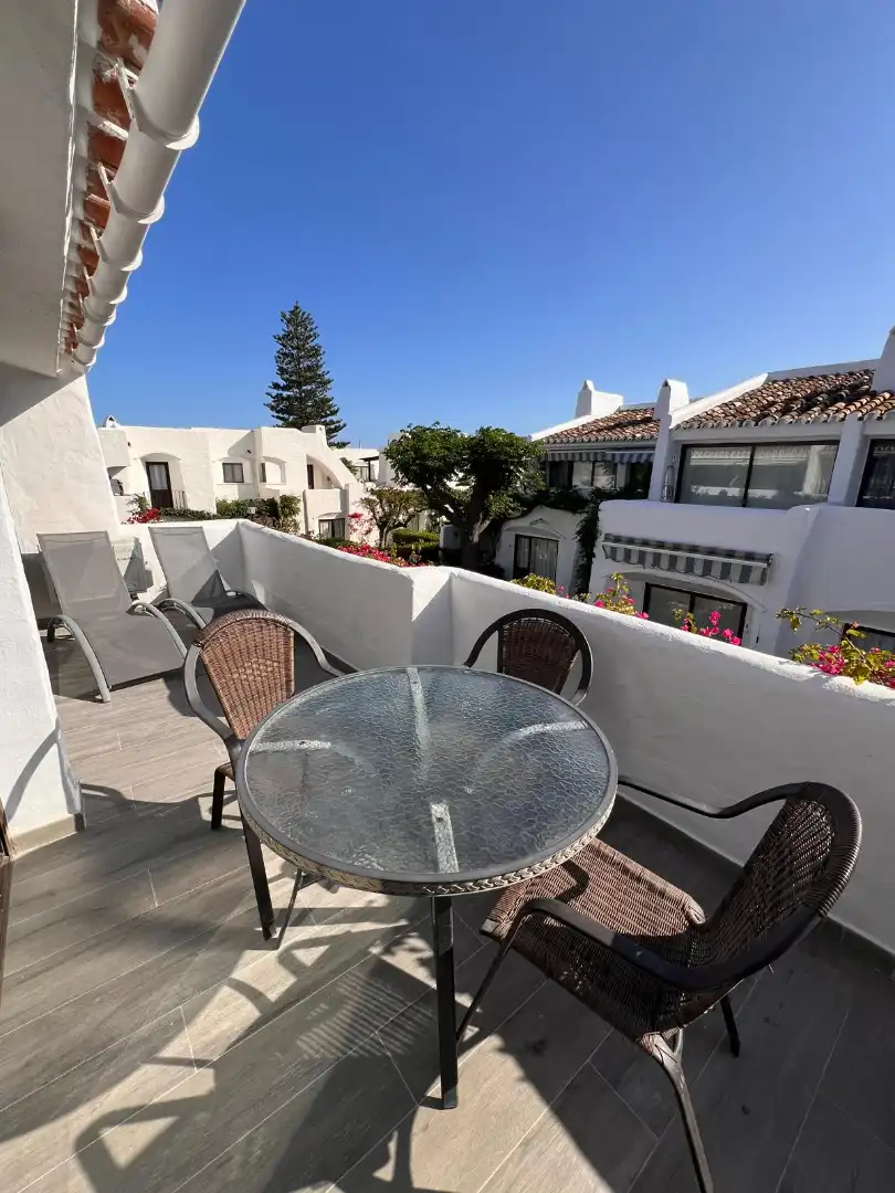 Terrasse von Wohnung zur Miete in Estepona mit Klimaanlage, Terrasse und Möbliert