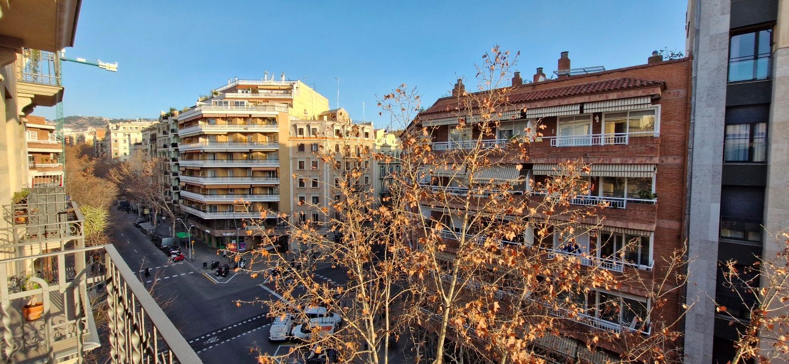 Vista exterior de Pis de lloguer en  Barcelona Capital amb Terrassa, Moblat i Balcó