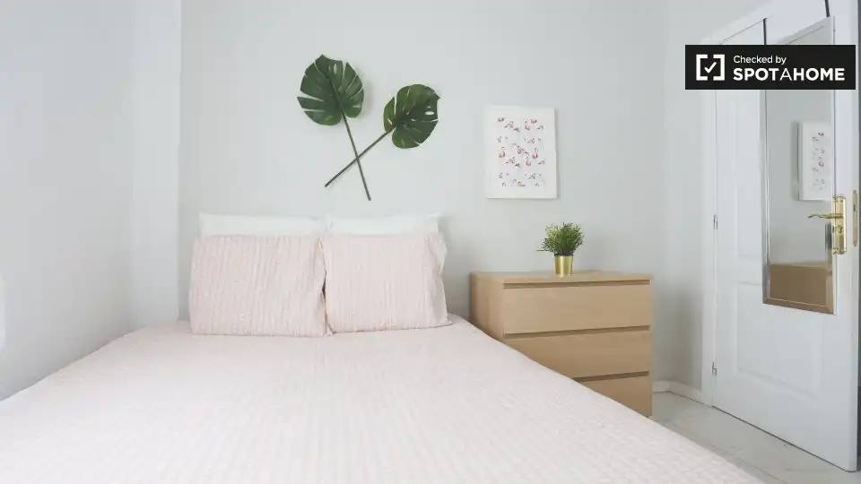Habitación de Piso de alquiler en Madrid con Aire acondicionado, Calefacción y Amueblado