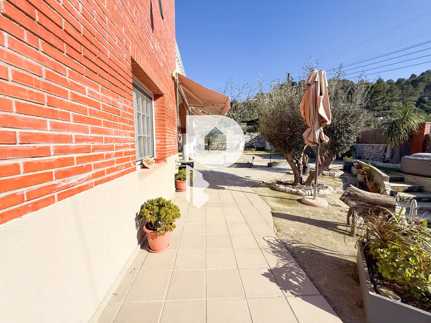 Vista exterior de Casa o xalet en venda en Corbera de Llobregat amb Aire condicionat, Calefacció i Jardí privat