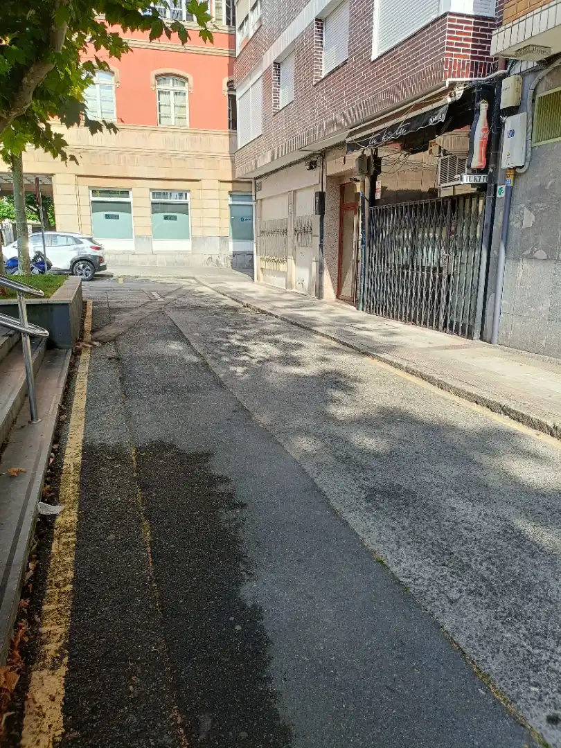Aparcament de Local en venda en Erandio amb Aire condicionat, Terrassa i Moblat