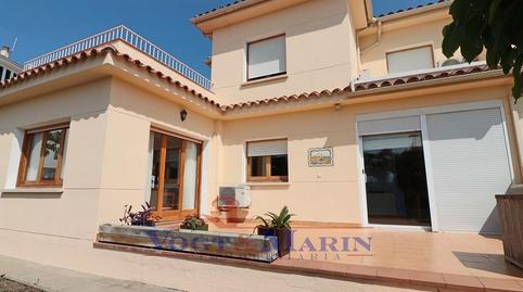 Foto 2 de Casa adosada en venda a Carrer de Pere III, Els Grecs - Mas Oliva, Roses